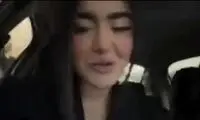 تمسخر راننده مرد توسط دو دختر جوان جلب توجه کرد