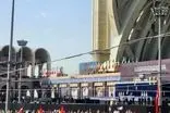 نمایی از پیکر رهبر شهید و خانواده ایشان در مصلی تهران