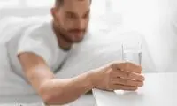 فواید نوشیدن آب قبل از خواب 