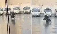 خوشحالی عجیب دختر عربستانی از بارش باران