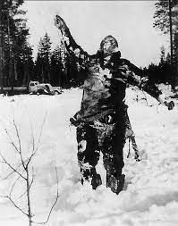 تصویر تکان‌دهنده از یک سرباز یخ‌زده در فنلاند