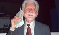 اینقدر به موبایل زل زدید که مخترع موبایل هم شاکی شد!