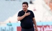 نگاه نگران امیر قلعه‌نویی هنگام بررسی گل تاجیکستان با VAR