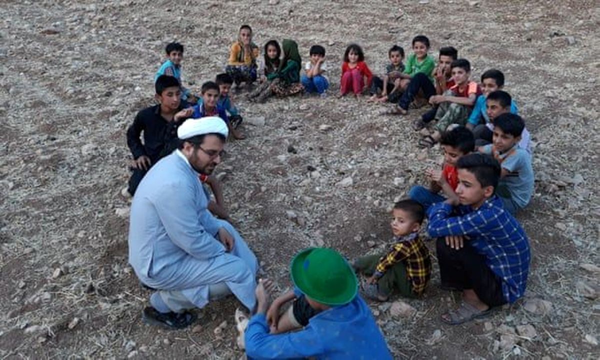   توزیع نوار بهداشتی توسط یک طلبه واکنش‌برانگیز شد 