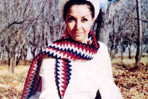 تصویری از آغاسی و جمیله در اوجِ جوانی