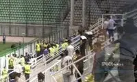 درگیری هواداران ملوان روی سکوهای فولادشهر