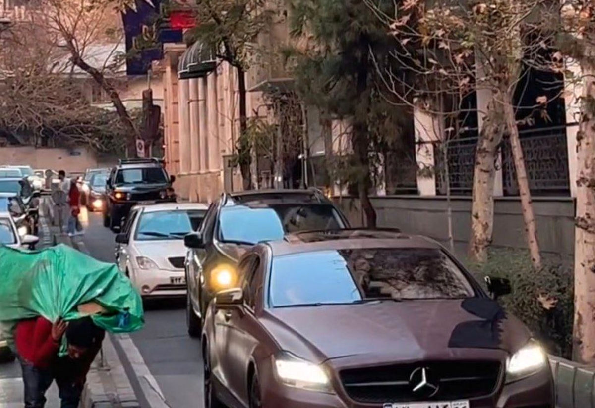 یک قاب از خیابان فرشته تهران که خیلی حرف‌ها برای گفتن دارد!