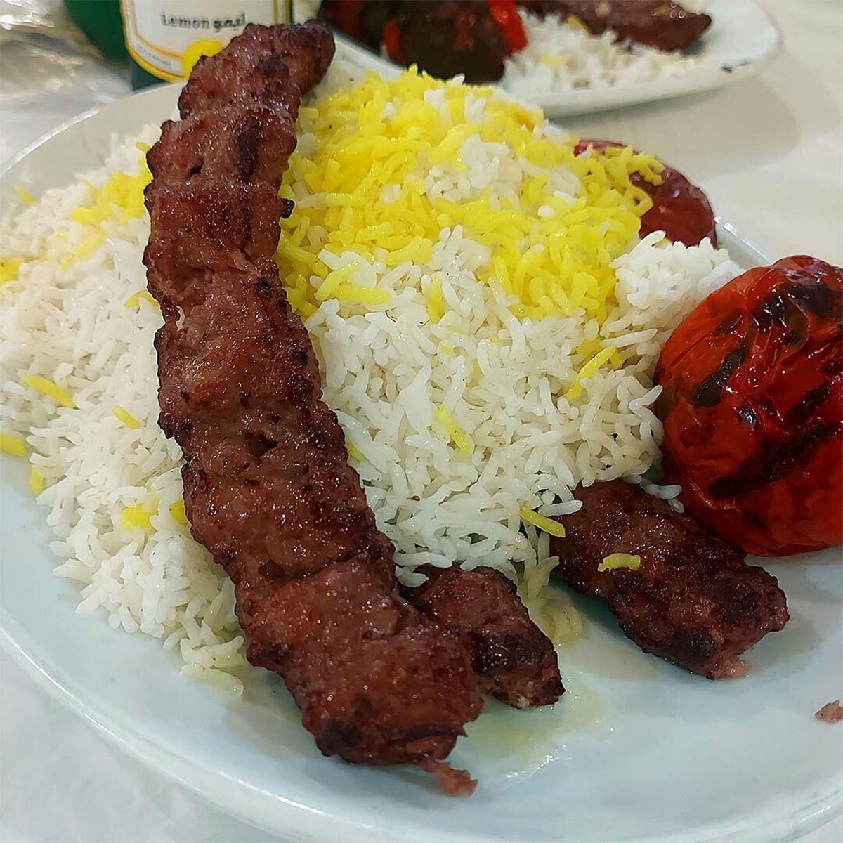   رئیس اتحادیه کباب: چلوکباب زیر ۱۰۰ هزارتومان، سم‌فروشی است 