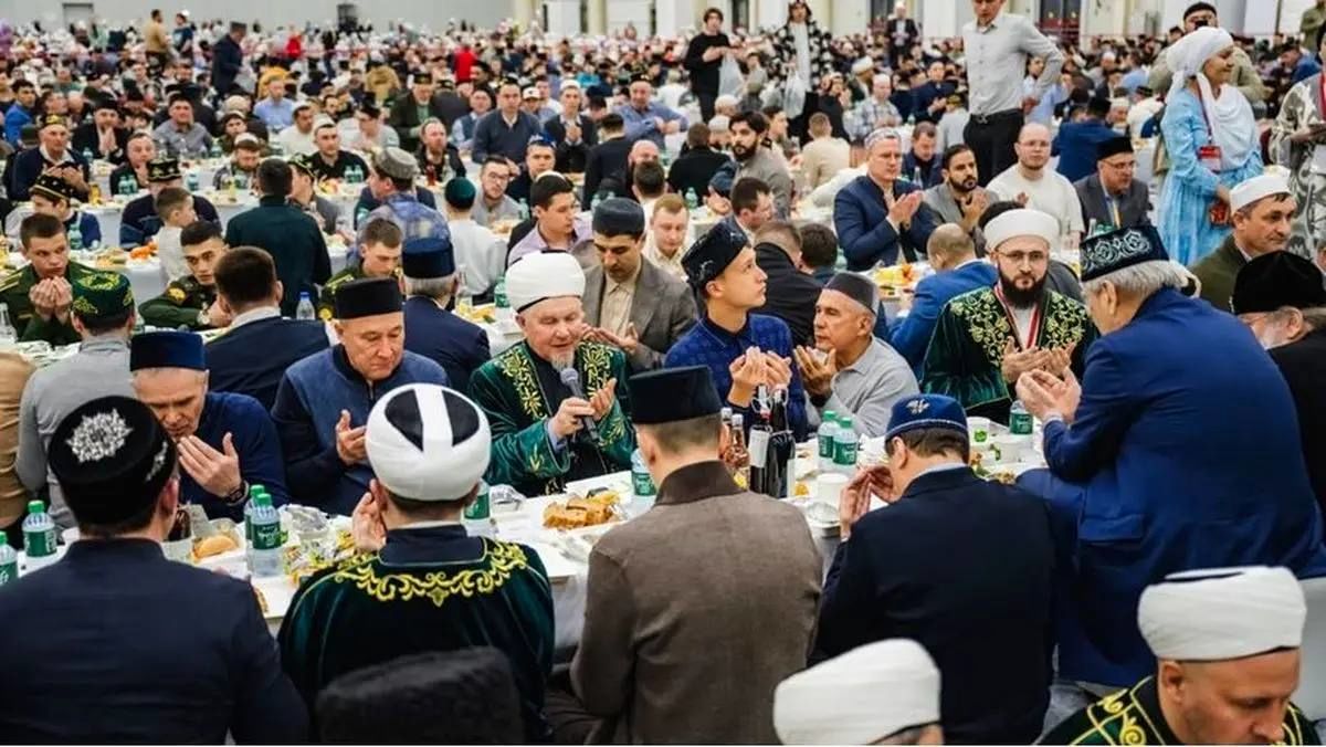   مسلمانان این منطقه تنها یک ساعت روزه می‌گیرند 