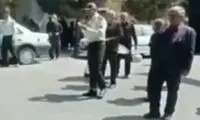 مداحی مامور نیروی انتظامی در دسته عزاداری 