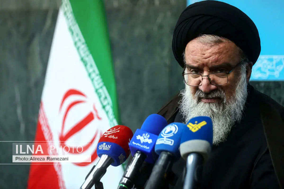   احمد خاتمی: ما لقمه ساده‌ای نیستیم 