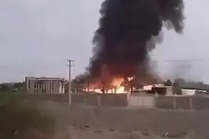 اولین تصاویر از حریق گسترده کارخانه ایران‌کولا