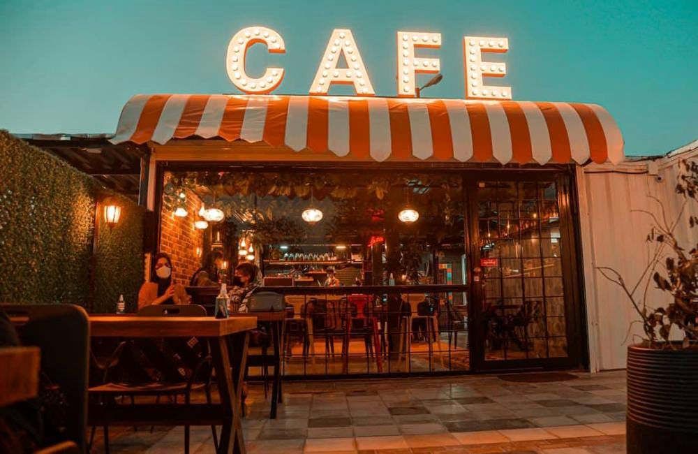 عکسی جالب و معنادار از تابلوی یک کافه