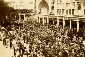 فیلم 100ساله و رنگی‌شده ظهر عاشورا در سبزه میدان