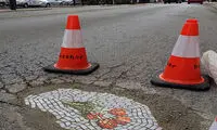 هنرمندی که چاله‌های خیابان را به اثر هنری تبدیل می‌کند