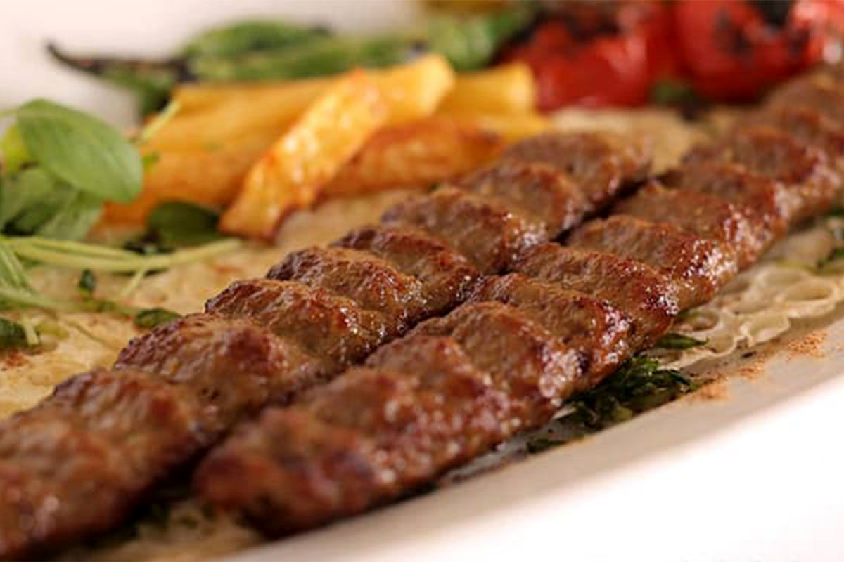 طرز تهیه کباب کوبیده ۵۰ هزار تومانی در رستورانها