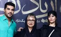 بوسه سینا مهراد به دستانِ آزیتا حاجیان در یک مراسم