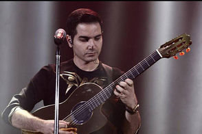 واکنش محسن یگانه از پاره شدنِ سیم گیتار وسط کنسرت