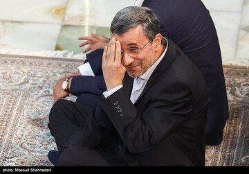 چرا احمدی نژاد ناگهان بر صفحه تلویزیون ظاهر شد؟