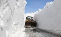 بازگشایی جاده‌ای که هفت متر برف در آن بارید