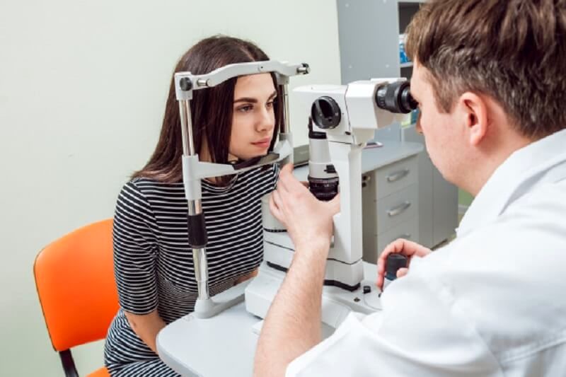 تفاوت بینایی‌سنجی (اپتومتریست) با چشم‌ پزشکی چیست؟
