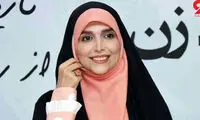عکسی از خانم مجری محجبه در یک مراسم عروسی 
