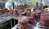 فرایند عجیب تهیه سوسیس خون در کارخانه مشهور 