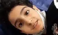 تصاویری دیدنی از چایی پخش کردن پسر ایران میان زائران