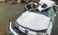 سقوط وحشتناک پژو پارس به رودخانه در نزدیکی مرزن آباد