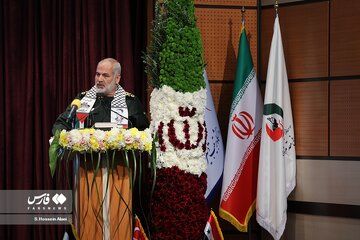 پوشش متفاوت مقامات نظامی ایران در یک مراسم