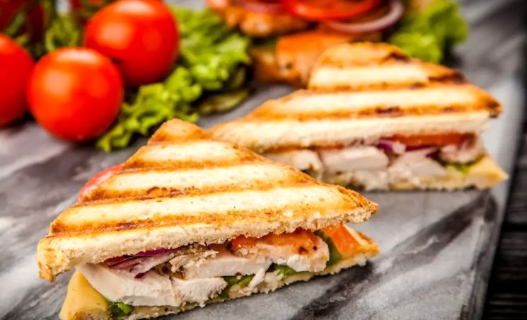 طرز تهیه اسنک مرغ در ساندویچ‌ساز و ماهیتابه