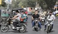 عکس شوکه‌کننده از یک مرد موتورسوار و فرزندش در اتوبان