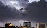 لحظه بی‌نظیر رعد و برق در آسمان مشهد