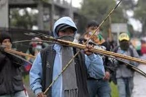 در عصر ریزپرنده‌ها، با تیروکمان به سفارت آمریکا حمله شد!