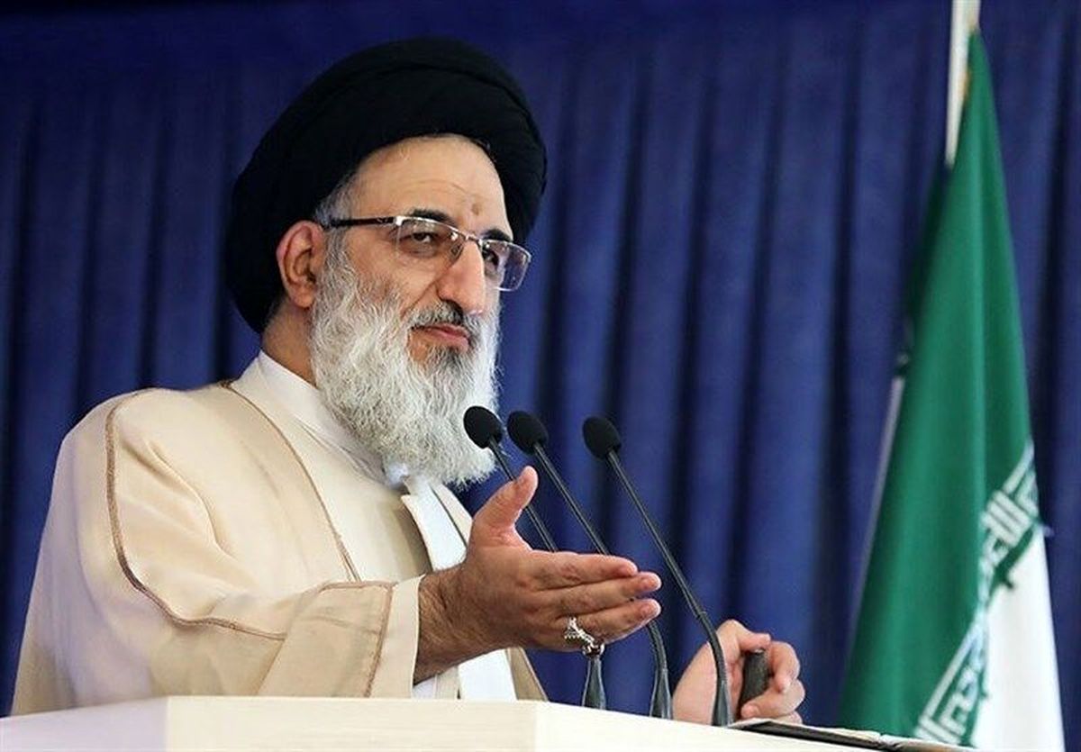 امام جمعه کرج: آمریکا گرفتار بیبرقی است