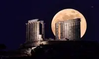 لحظه صعود اَبَر ماه گل بر فراز معبد باستانی یونان 