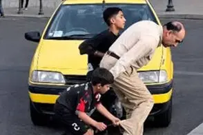 ترفند عجیب دو کودک برای جیب‌بری در میدان راه‌آهن
