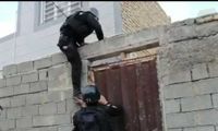 لحظه تسخیر مخفیگاه فروشنده گل توسط پلیس