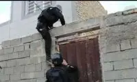 لحظه تسخیر مخفیگاه فروشنده گل توسط پلیس