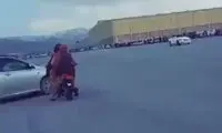 لحظه ترسناک حرکات نمایشی طالبان با خودرو 