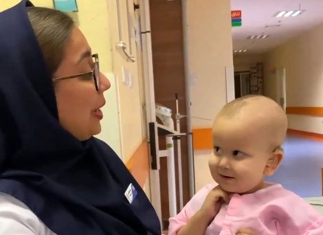ویدئویی از آواز خواندن پرستارِ زن در بیمارستان