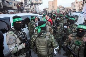 خانواده اسرای فلسطینی لباس جشن و شادی پوشیدند