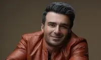 عکس خانوادگی یوسف تیموری در کنار پدر و مادرش
