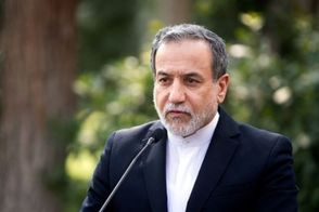قاب متفاوت از وداع عراقچی با پیکر سردار سلامی