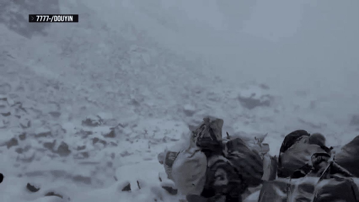 گرفتاری کوهنوردان در کولاک شدید کوه اورست