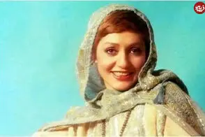 صابر آتشین، پدر گوگوش در جوانی و در کنار خودروی شخصی‌اش