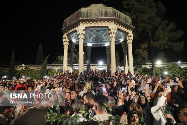 بیلبورد گزارش «کشف حجاب و روزه‌خواری» در شیراز