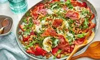 طرز تهیه یک سالاد جذاب با توت‌ فرنگی