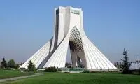 کلیپ فرمالیته یک زوج با لباس عروس متفاوت در برج آزادی