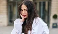 استایل شیک و جذاب دمت اوزدمیر در یک کنسرت